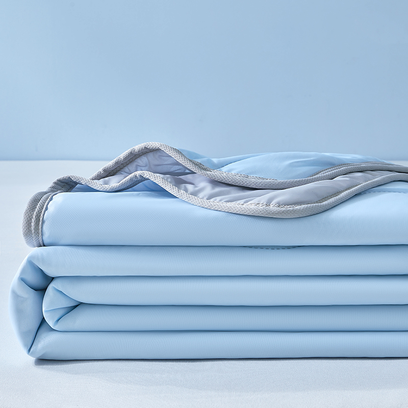Cooling Blanket Hot Sleepers - ผ้าห่มเย็นสบายสำหรับผู้ที่นอนร้อนและมีเหงื่อออกตอนกลางคืน สีฟ้า ผ้าห่มฤดูร้อน ระบายอากาศได้ดี นุ่มลื่นดุจผ้าไหม