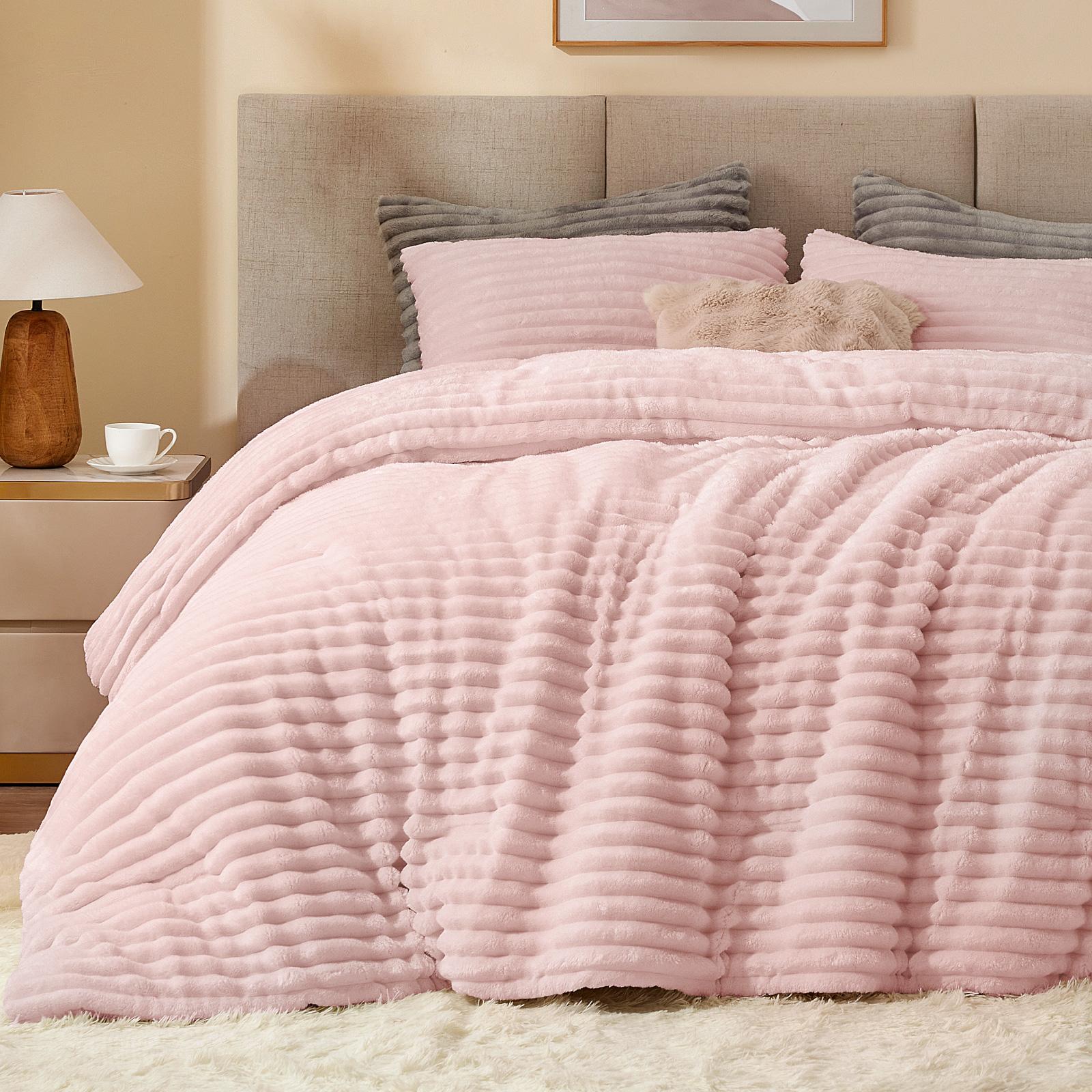 Fluffy Fleece Comforter King Size - ชุดผ้าห่มฟลีซนุ่มฟูพิเศษ หนา อบอุ่น ใช้ได้ทุกฤดู ชุดเครื่องนอนสีชมพู พร้อมปลอกหมอน