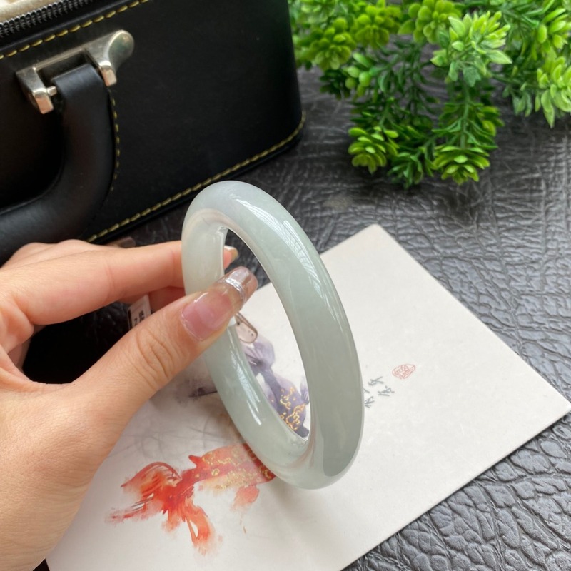 สร้อยข้อมือหยกพม่าสำหรับผู้หญิ - Lighting บทวิจารณ์และราคา
